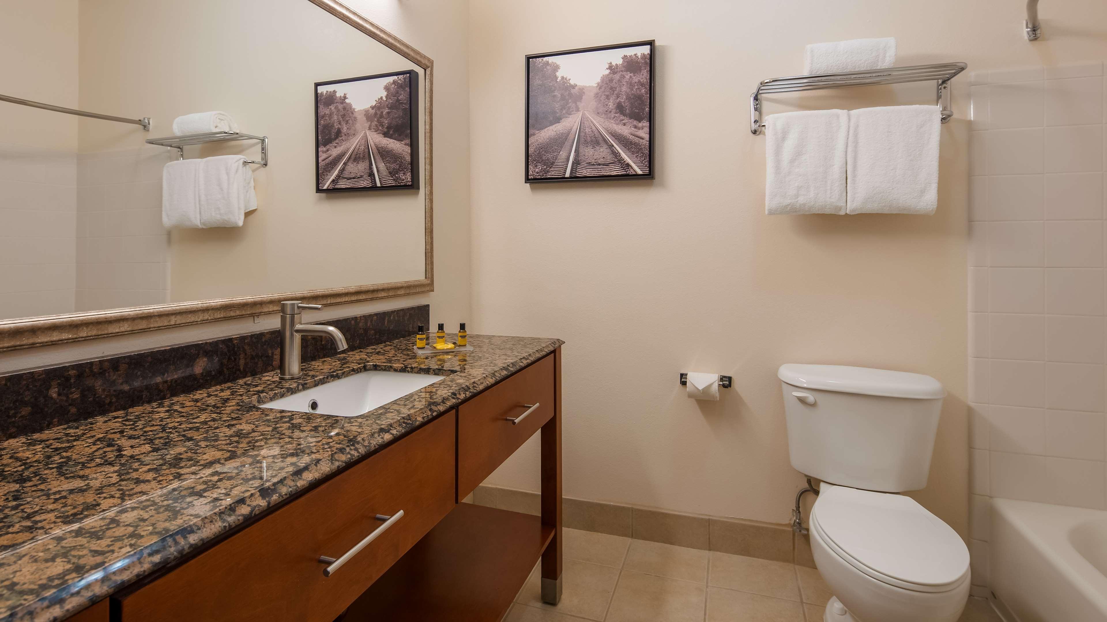 Best Western Plus Wakeeney Inn & Suites Exterior photo