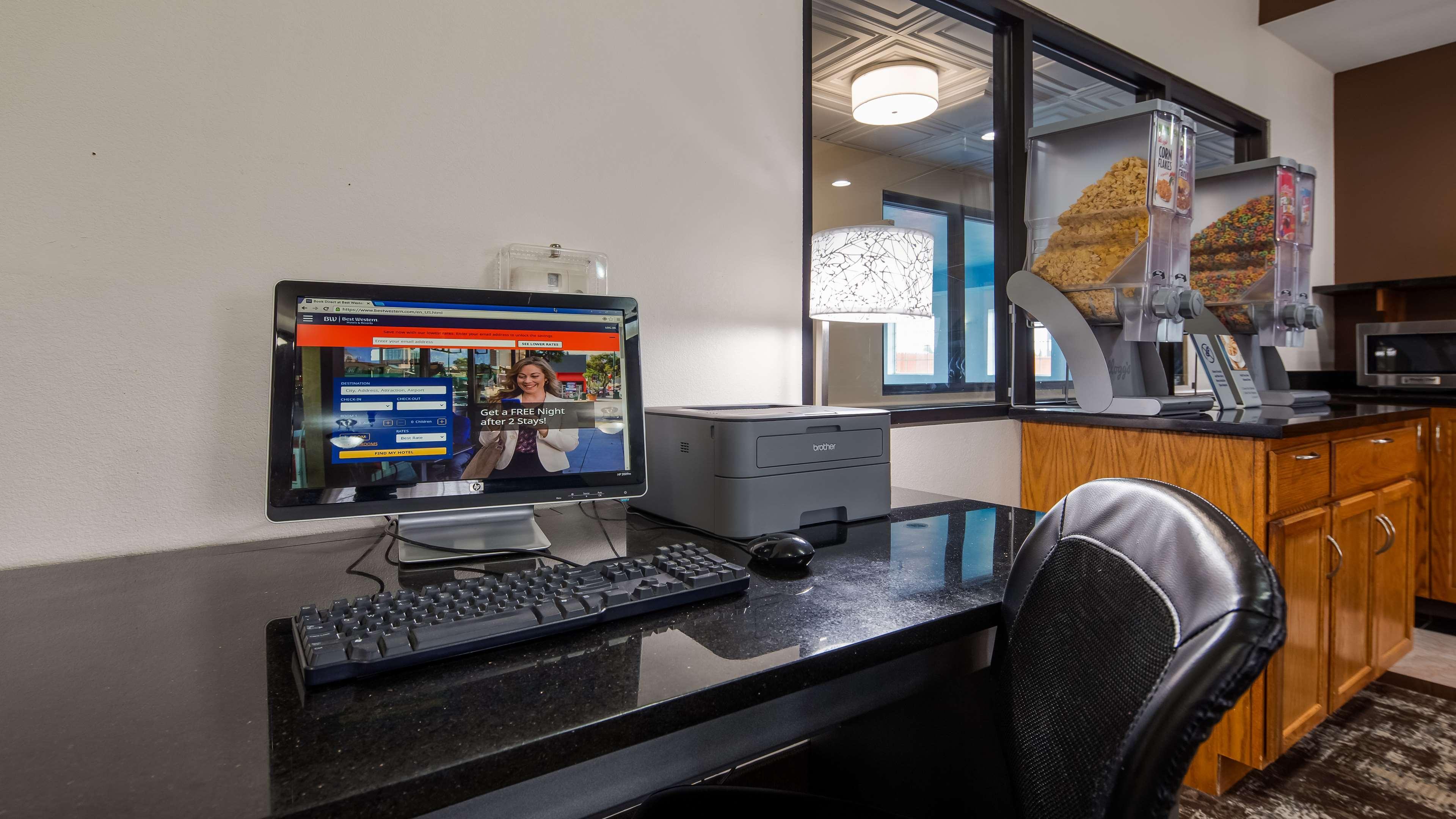 Best Western Plus Wakeeney Inn & Suites Exterior photo