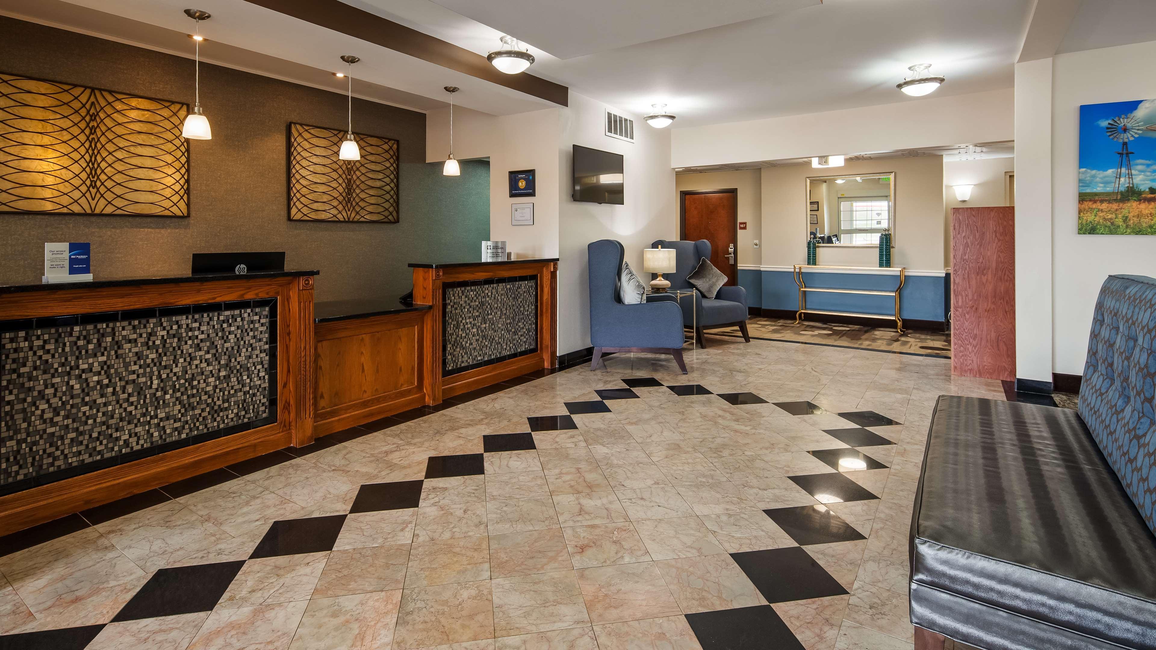 Best Western Plus Wakeeney Inn & Suites Exterior photo