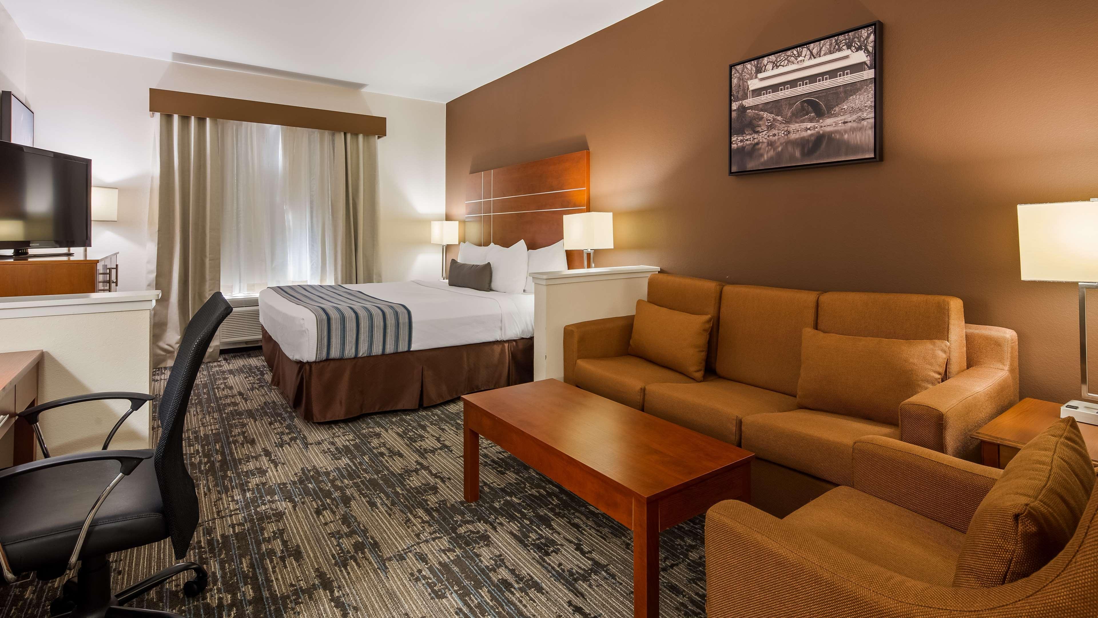 Best Western Plus Wakeeney Inn & Suites Exterior photo