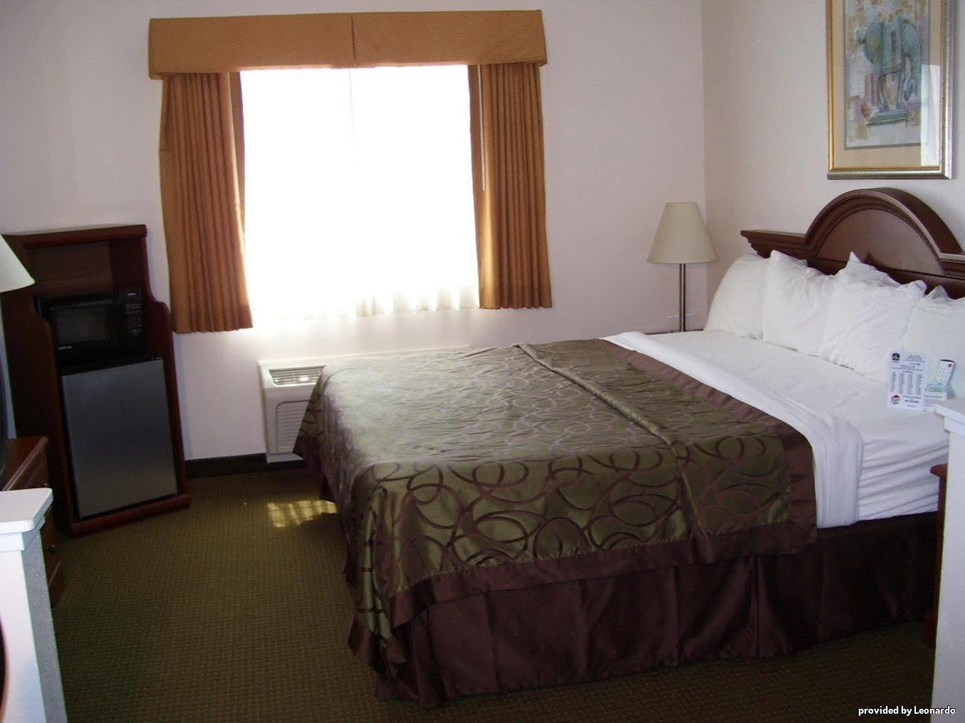 Best Western Plus Wakeeney Inn & Suites Exterior photo