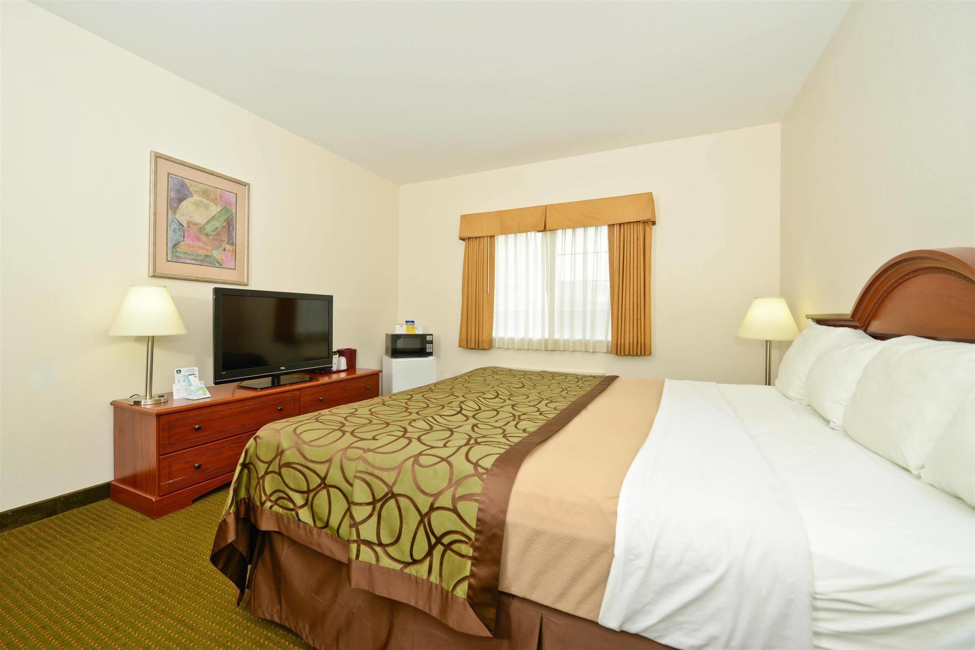 Best Western Plus Wakeeney Inn & Suites Exterior photo