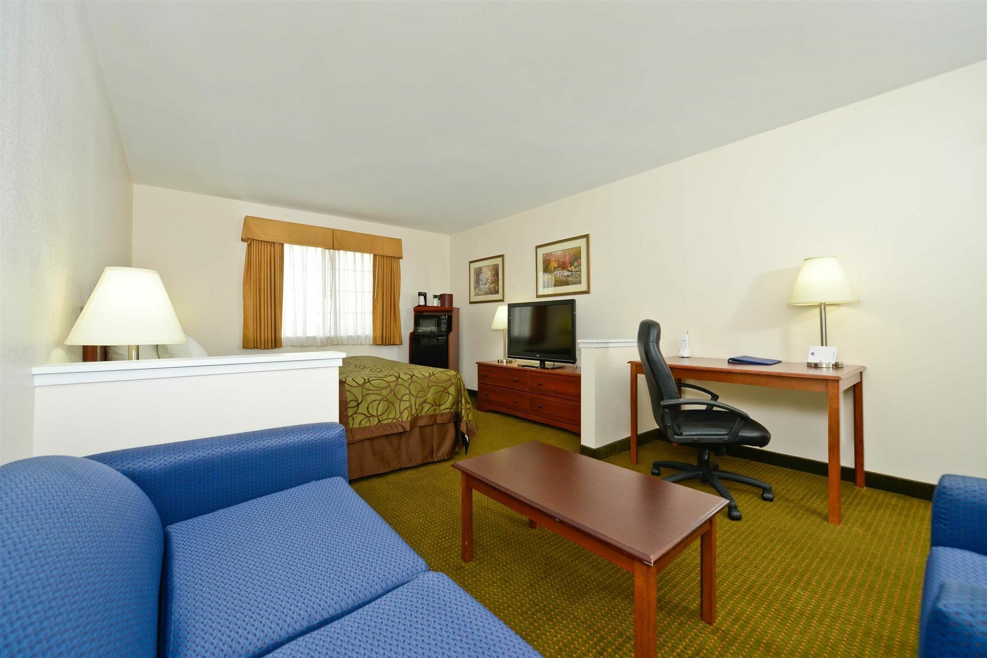 Best Western Plus Wakeeney Inn & Suites Exterior photo