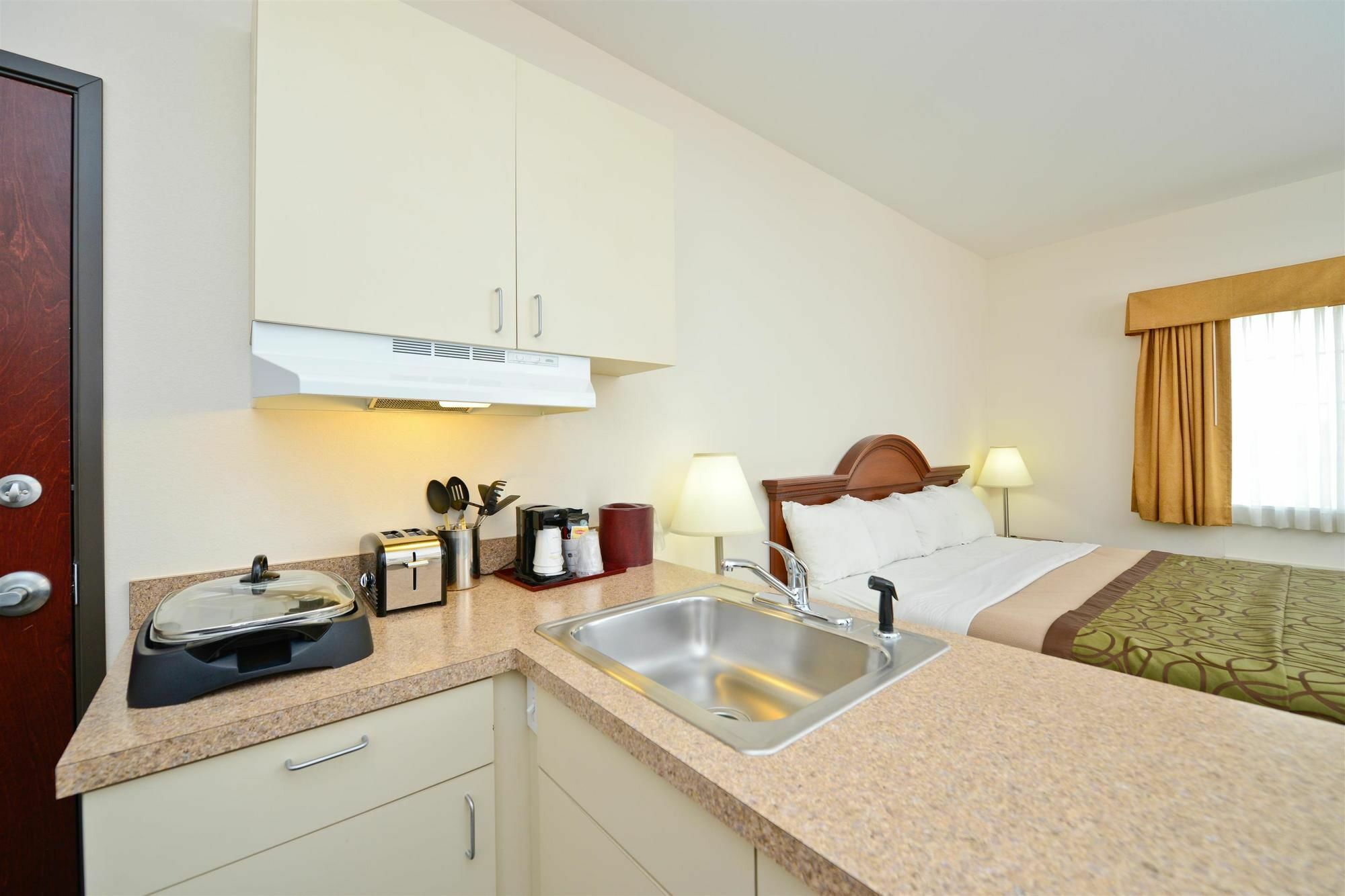 Best Western Plus Wakeeney Inn & Suites Exterior photo