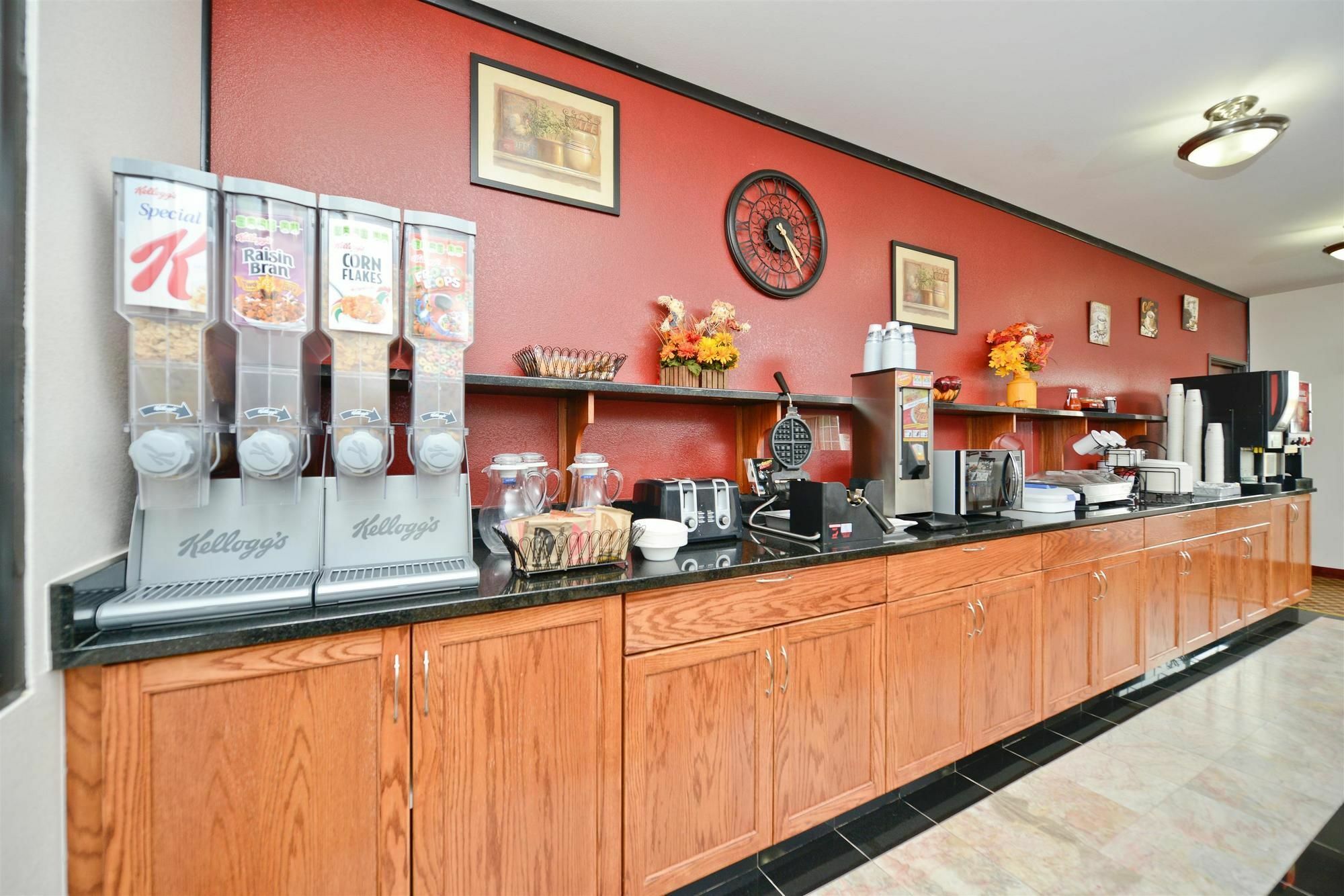 Best Western Plus Wakeeney Inn & Suites Exterior photo