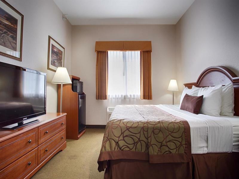 Best Western Plus Wakeeney Inn & Suites Exterior photo