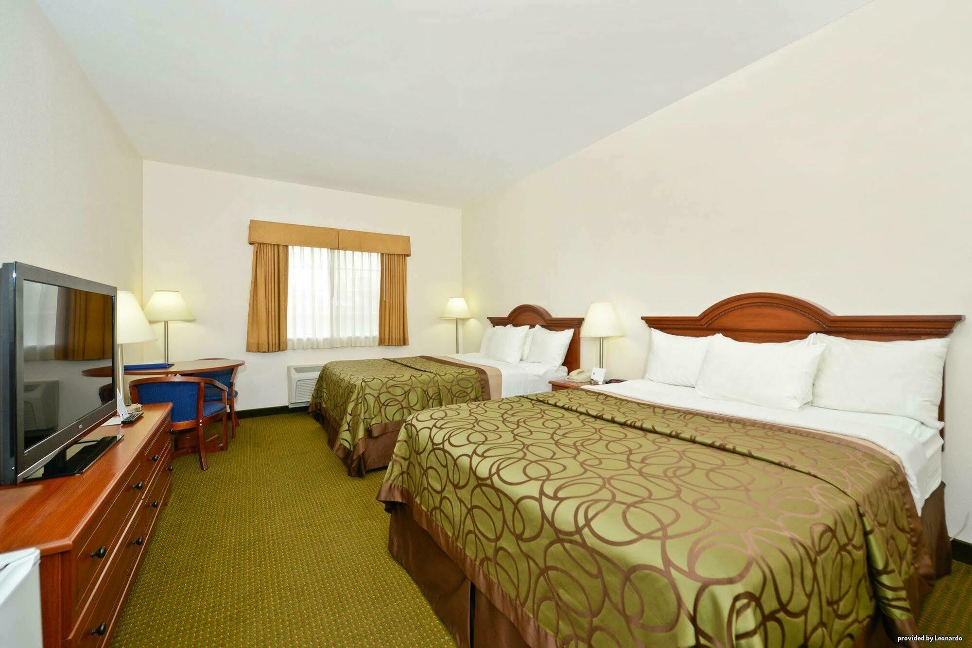 Best Western Plus Wakeeney Inn & Suites Exterior photo