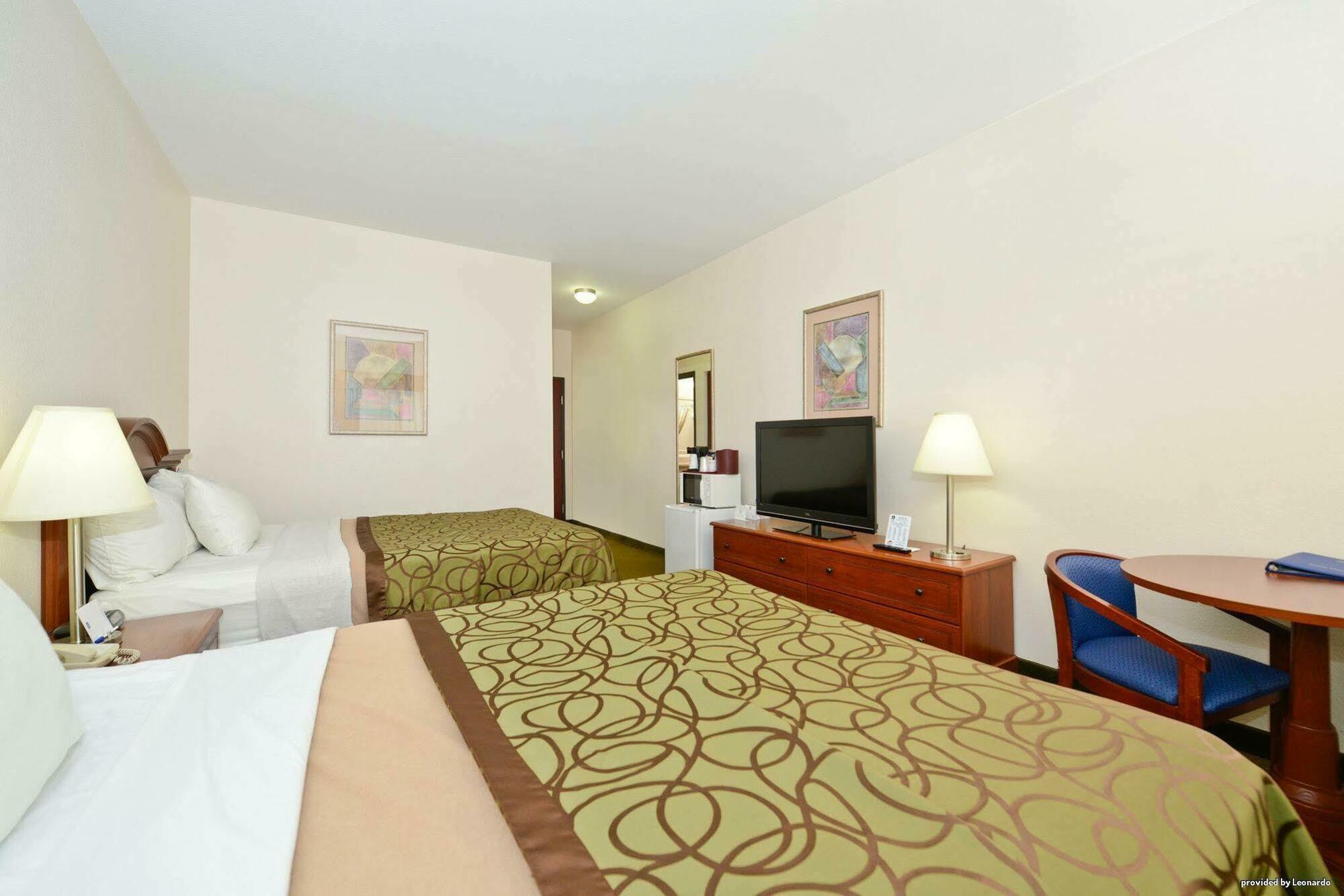 Best Western Plus Wakeeney Inn & Suites Exterior photo