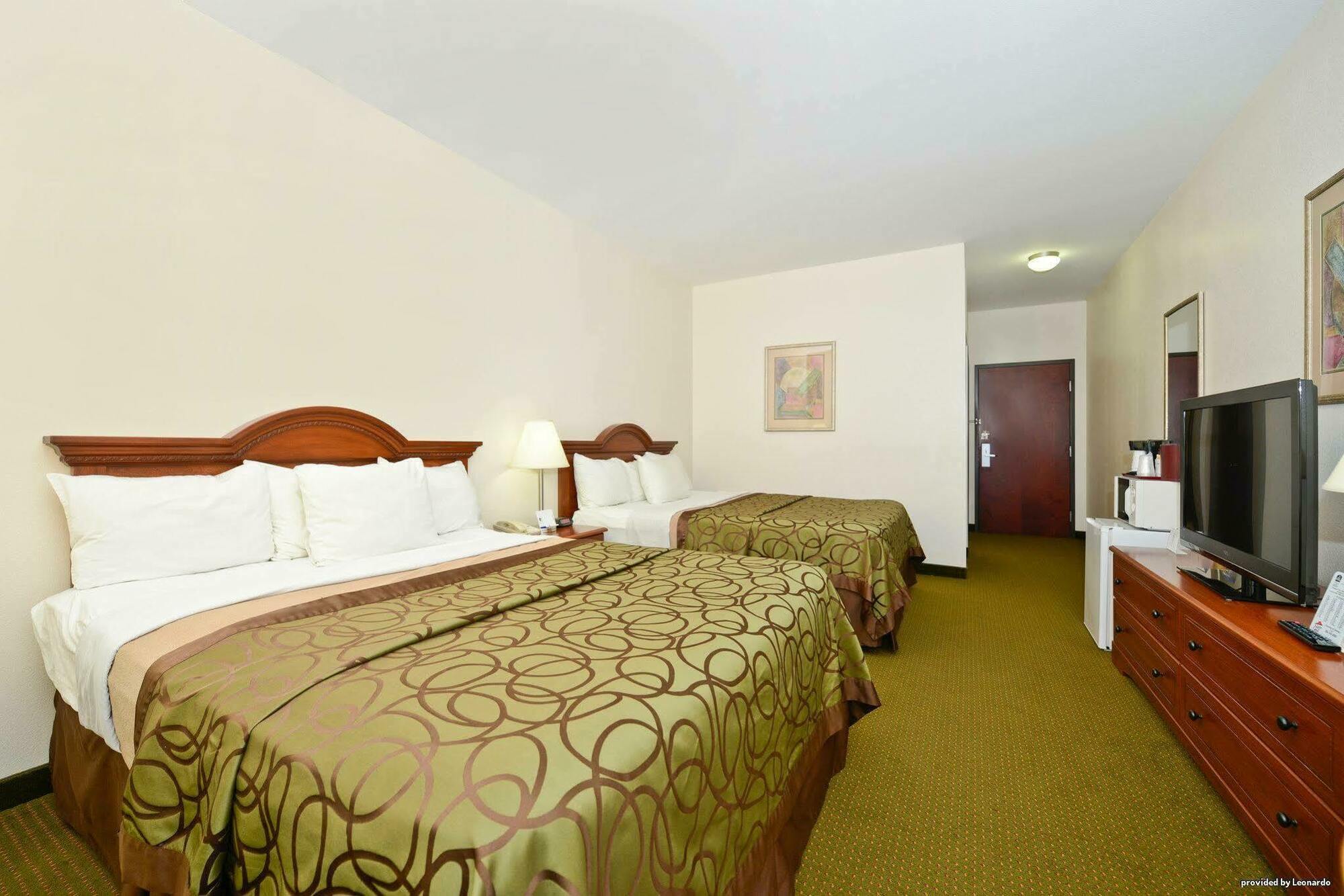 Best Western Plus Wakeeney Inn & Suites Exterior photo