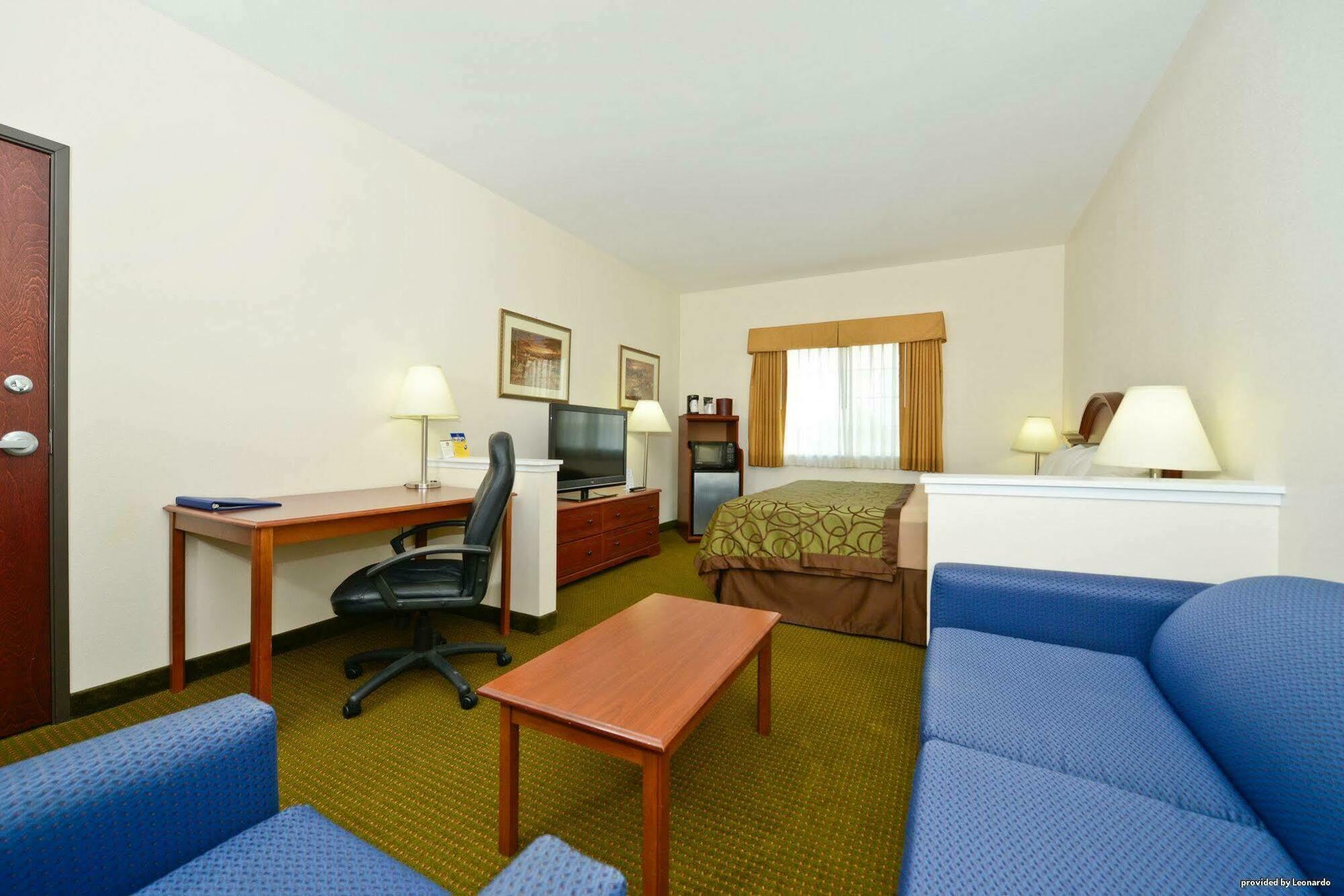 Best Western Plus Wakeeney Inn & Suites Exterior photo